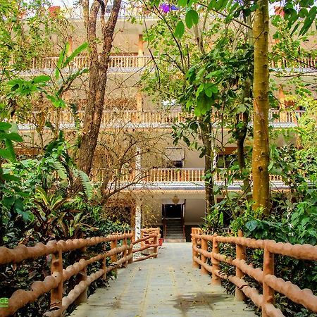 Chitwan Gaida Lodge Sauraha Exterior photo