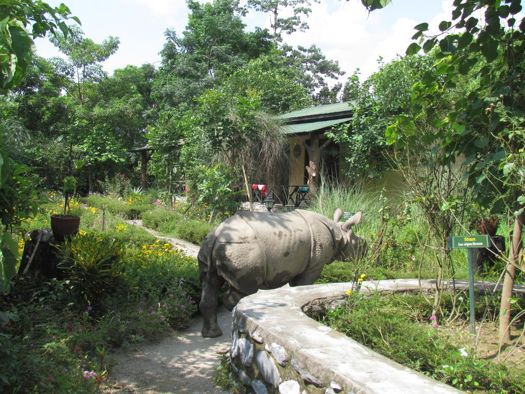 Chitwan Gaida Lodge Sauraha Exterior photo