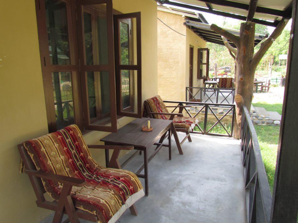 Chitwan Gaida Lodge Sauraha Exterior photo