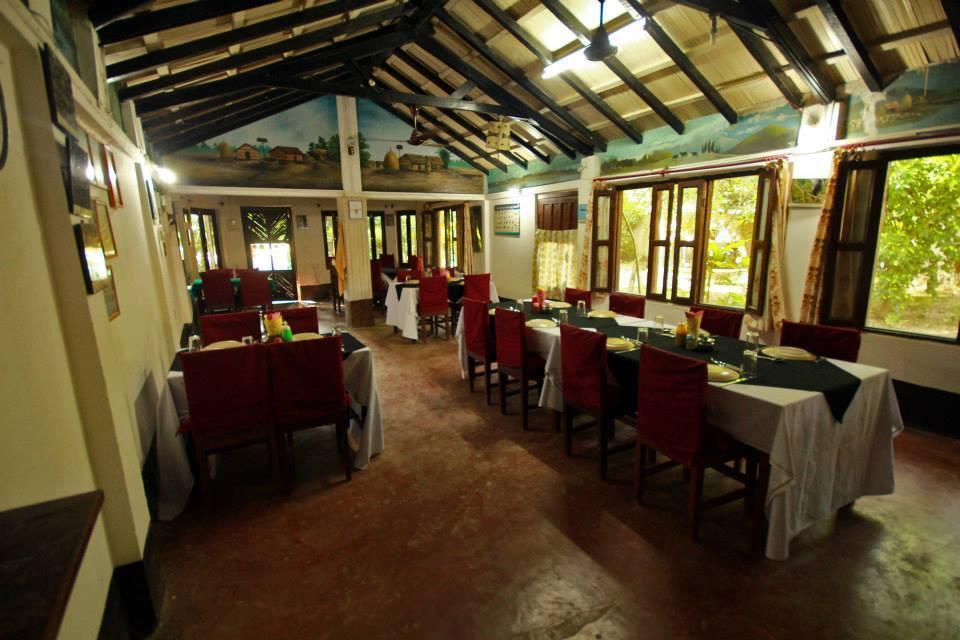 Chitwan Gaida Lodge Sauraha Exterior photo
