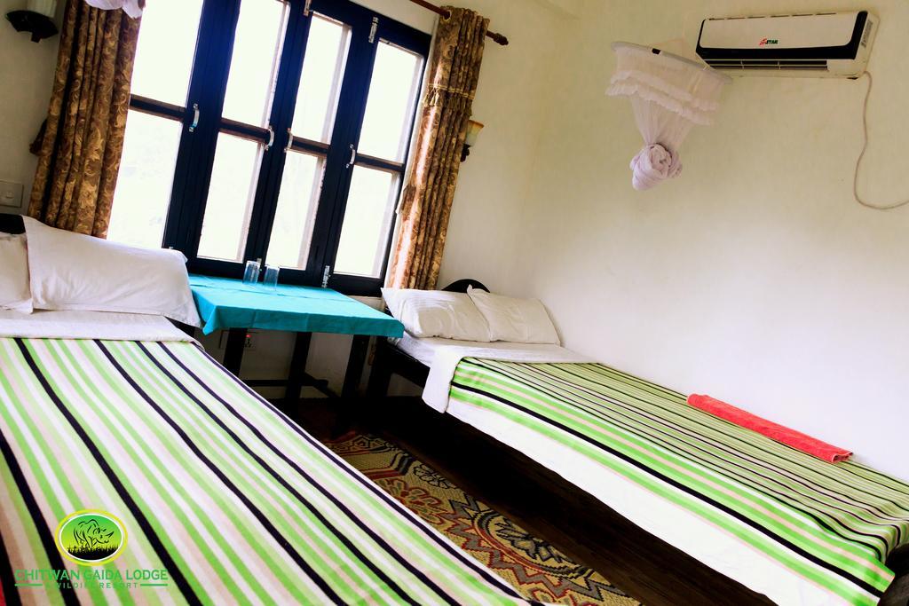 Chitwan Gaida Lodge Sauraha Exterior photo